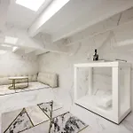 아파트 Dina House