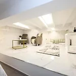 Dina House 나자레