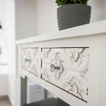 아파트 Dina House