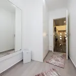 아파트 Dina House