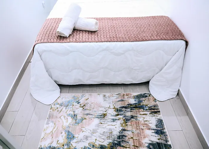 Dina House 나자레