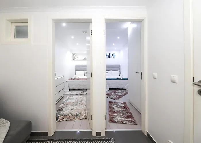 Dina House 나자레