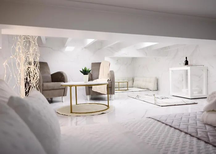 Dina House 나자레