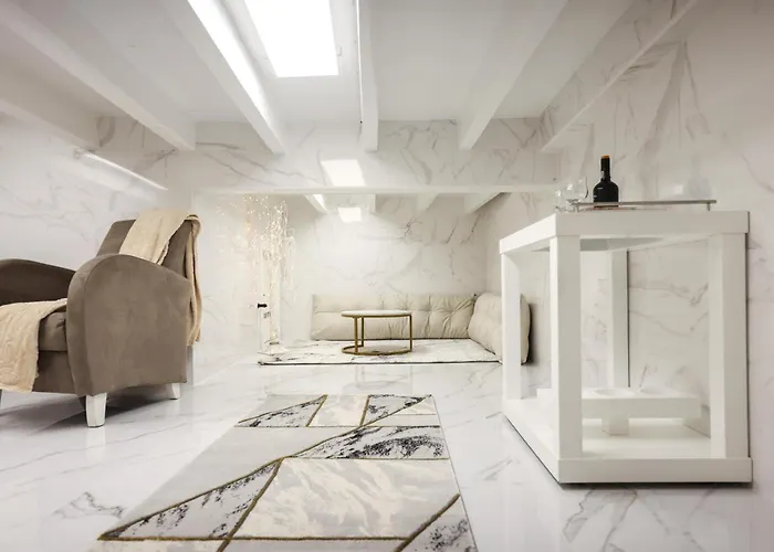 Dina House * 나자레