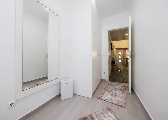 아파트 Dina House