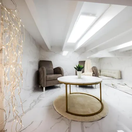 Dina House * 나자레