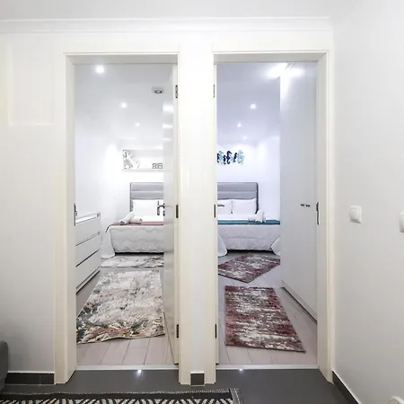 Dina House 나자레