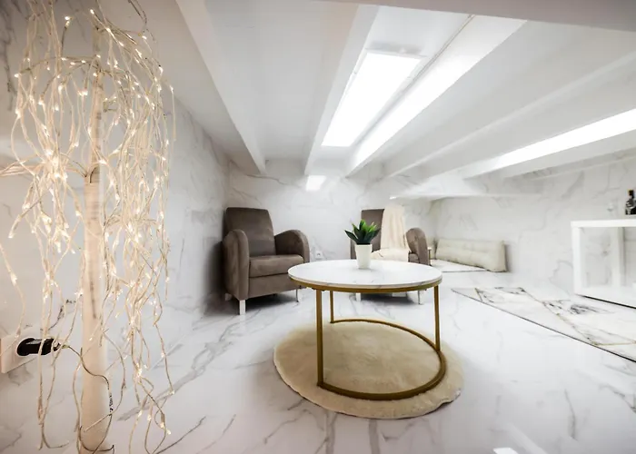 Dina House * ナザレ