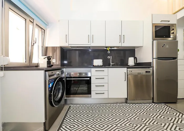 Dina House ナザレ